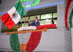 *Alcalde Dr.Alberto Alanis da el tradicional grito de Independencia*