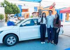 *El alcalde Dr. Alberto Alanis Villarreal reconoce y premia a maestras y maestros en su día*
